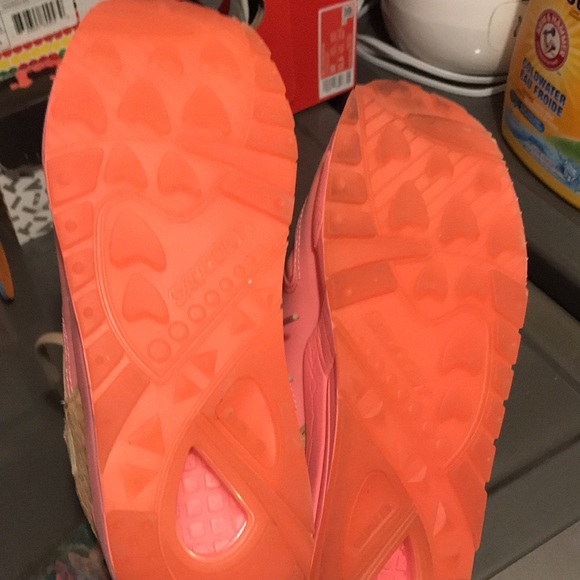 Saucony men’s sneakers. - Picture 4 of 4